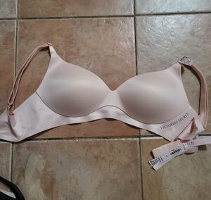 Victoria's Secret Smooth Pale Pink Wireless T-Shirt Bra